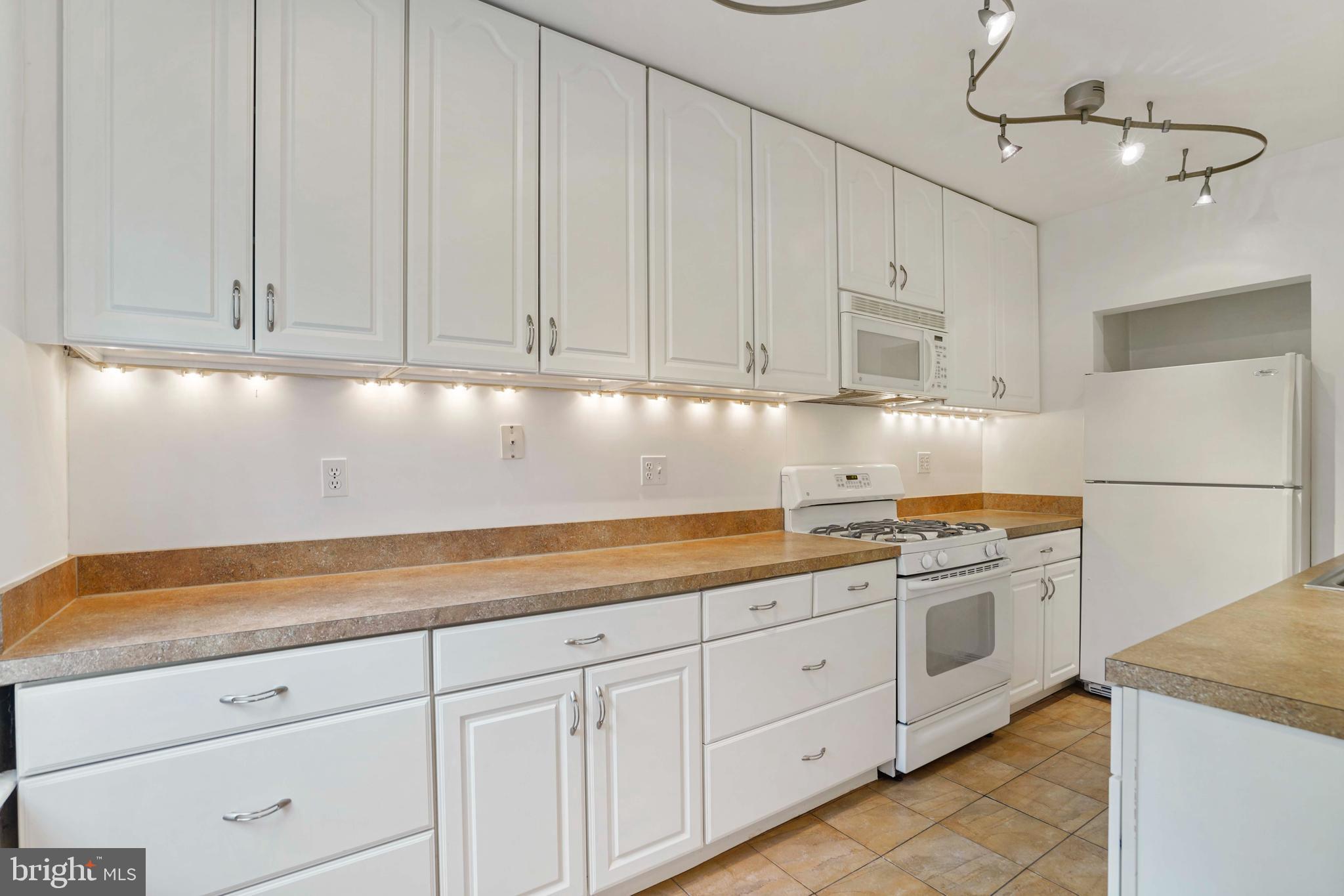 909 E Street Southeast, Unit 5 Washington, DC 20003 - Photo 6 of 28