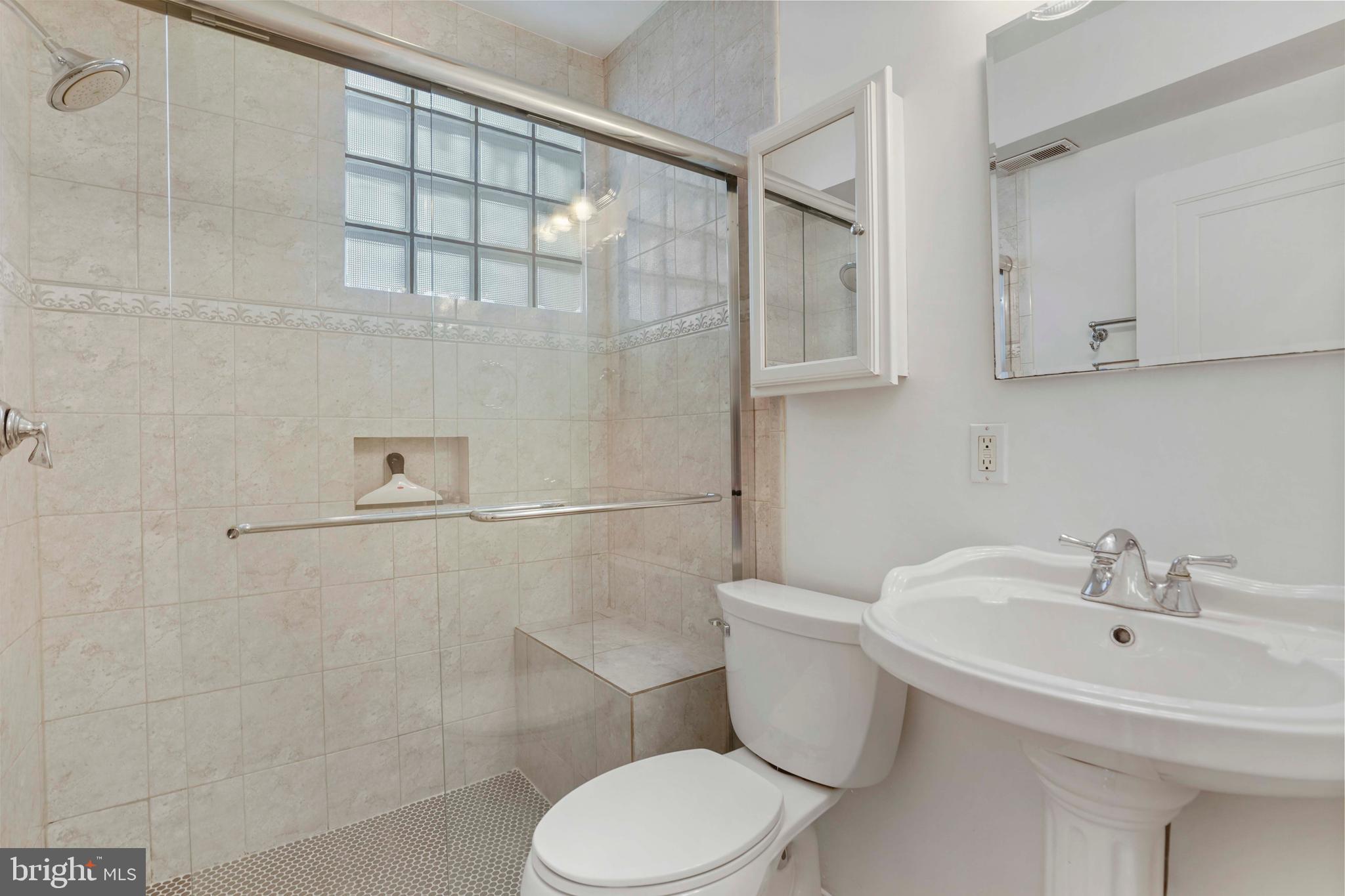 909 E Street Southeast, Unit 5 Washington, DC 20003 - Photo 9 of 28