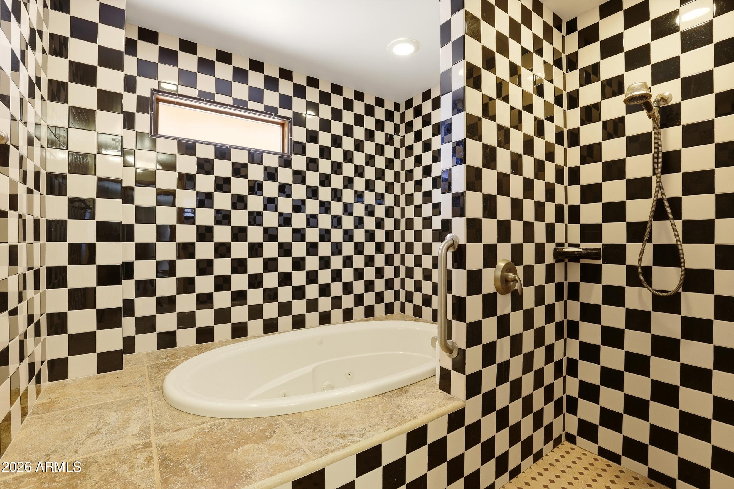 33351 South Highjinks Road Oracle, AZ 85623 - Photo 29 of 51 Primary bathroom