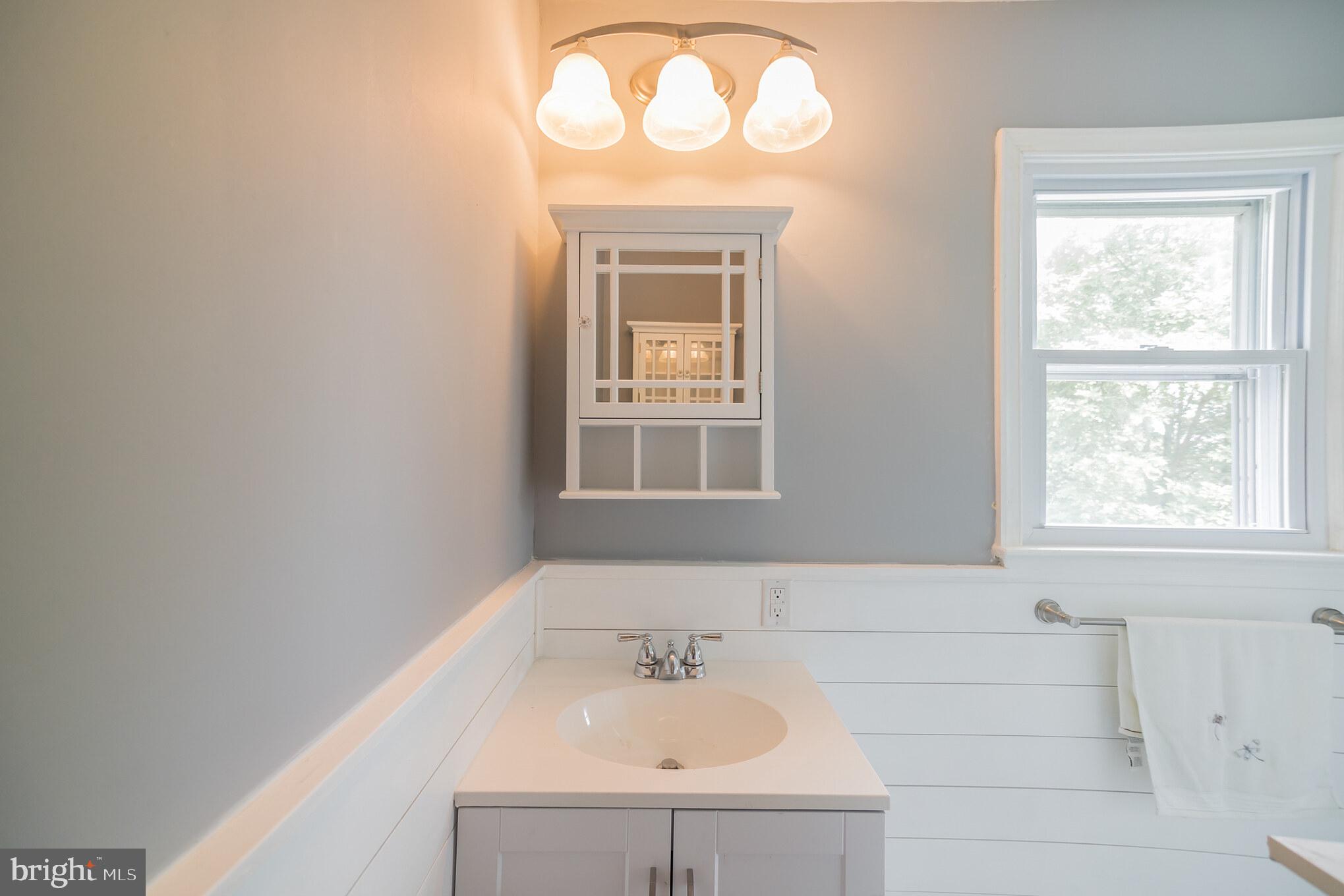 633 Elroy Road Souderton, PA 18964 - Photo 18 of 47 Master Bath