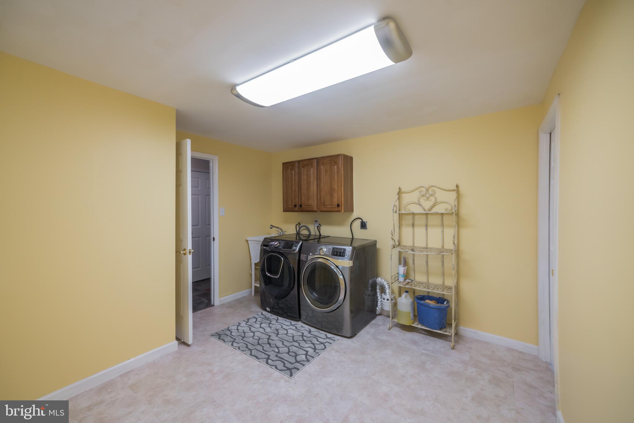 633 Elroy Road Souderton, PA 18964 - Photo 25 of 47 Laundry