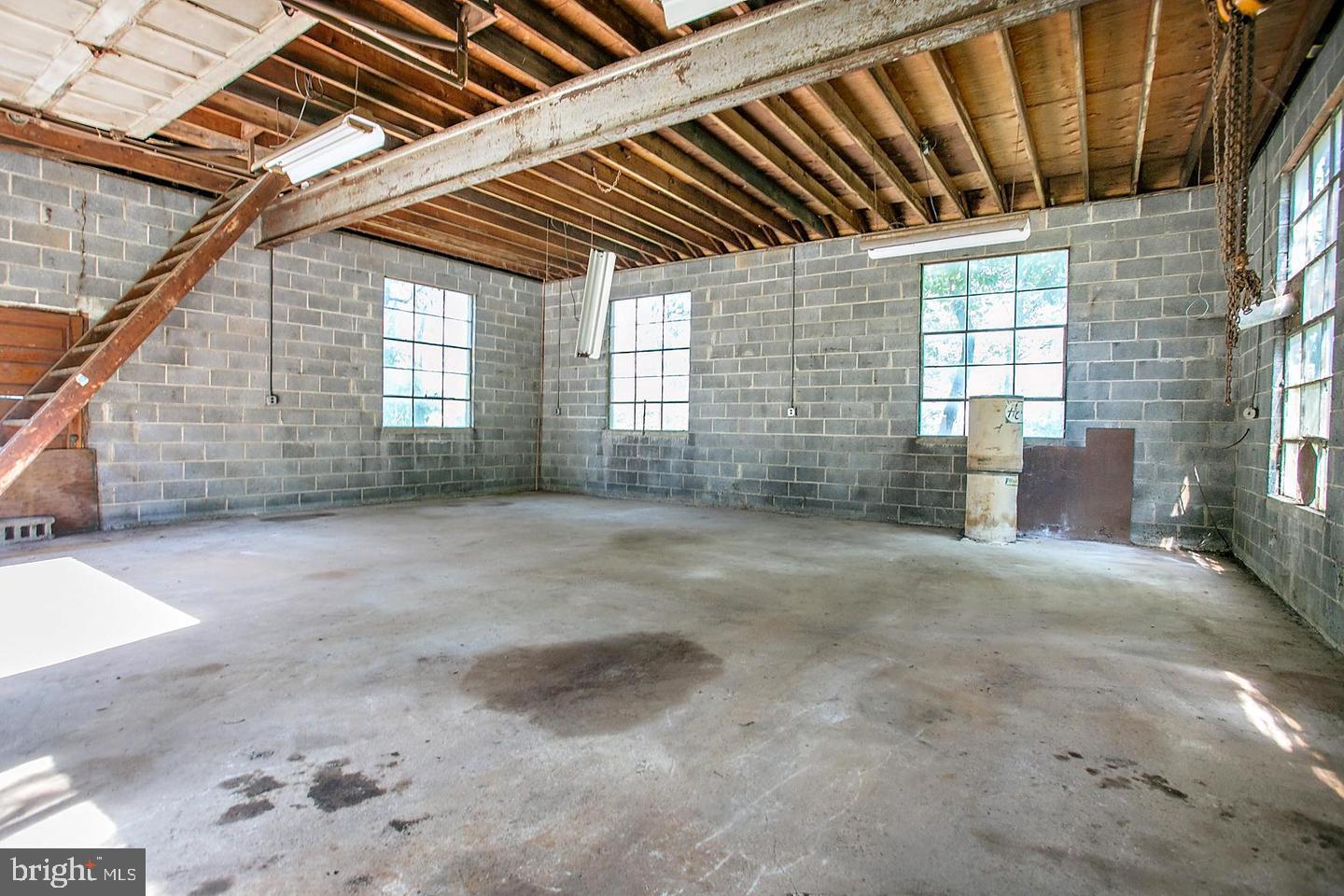 633 Elroy Road Souderton, PA 18964 - Photo 31 of 47 Oversize Garage Interior
