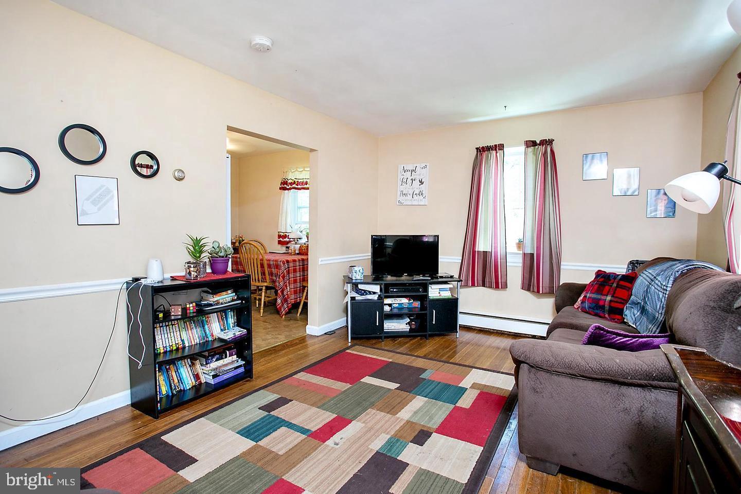 633 Elroy Road Souderton, PA 18964 - Photo 35 of 47 2nd House Living Room