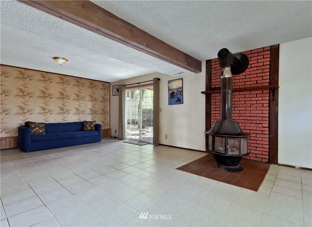 3619 Southeast 19th Court Renton, WA 98058 - Photo 14 of 21 a living room with furniture