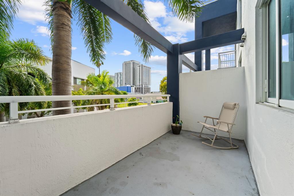 275 Northeast 18th Street, Unit 202 Miami, FL 33132 - Photo 13 of 20 a balcony with table and chairs