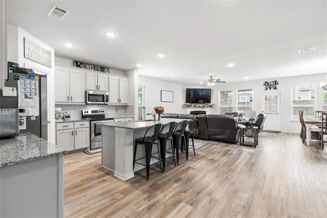 $418,995 | 804 Feather Edge Drive, Springtown, TX 76082