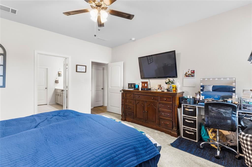 804 Feather Edge Drive Springtown, TX 76082 - Photo 17 of 36 Primary