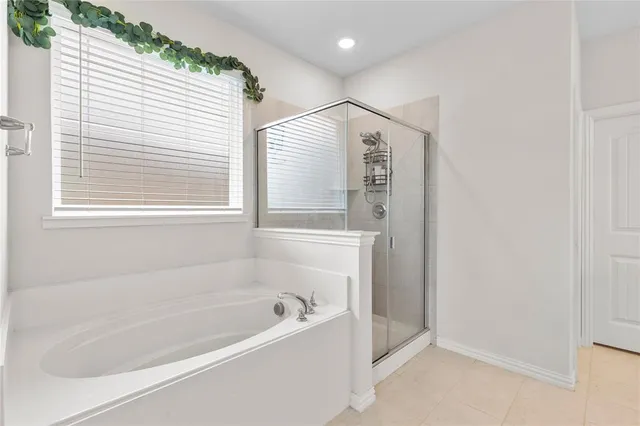 $418,995 | 804 Feather Edge Drive, Springtown, TX 76082