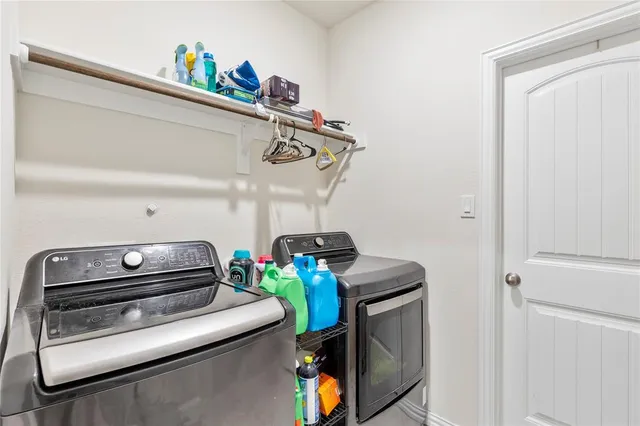 $418,995 | 804 Feather Edge Drive, Springtown, TX 76082