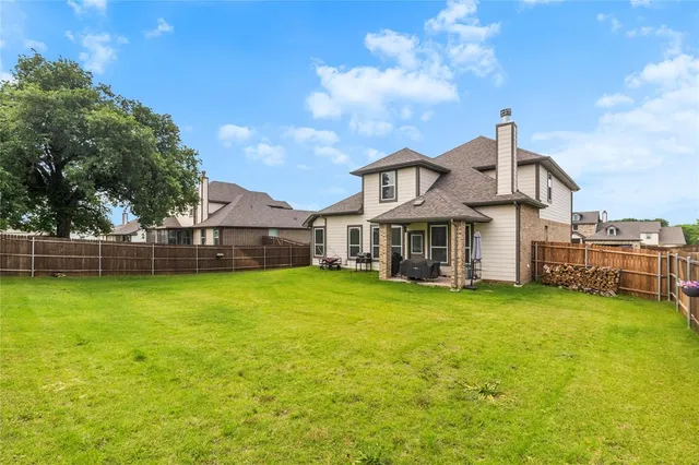 $418,995 | 804 Feather Edge Drive, Springtown, TX 76082