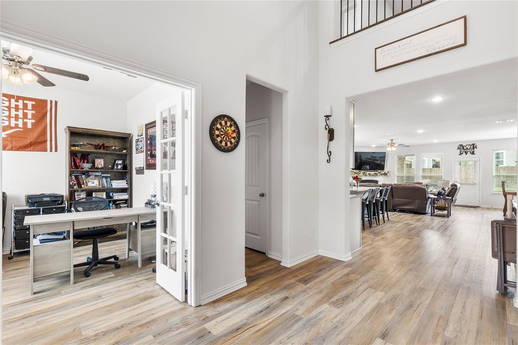 804 Feather Edge Drive Springtown, TX 76082 - Photo 3 of 36