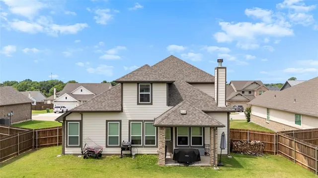 $418,995 | 804 Feather Edge Drive, Springtown, TX 76082