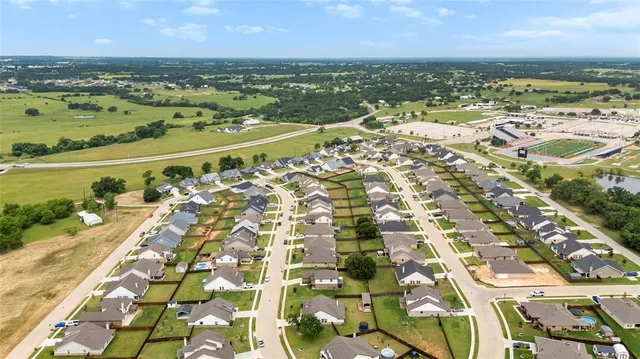 $418,995 | 804 Feather Edge Drive, Springtown, TX 76082