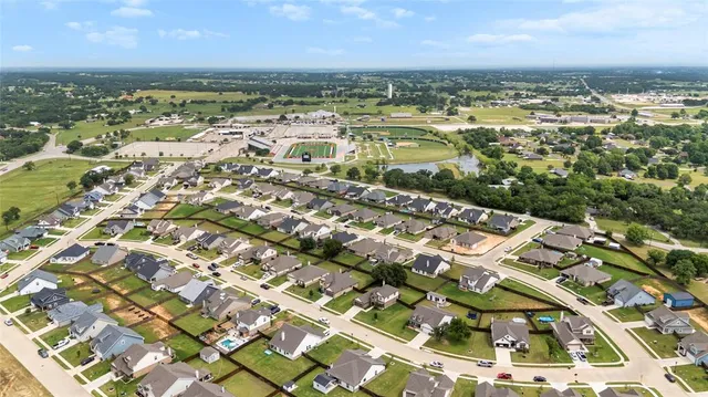 $418,995 | 804 Feather Edge Drive, Springtown, TX 76082