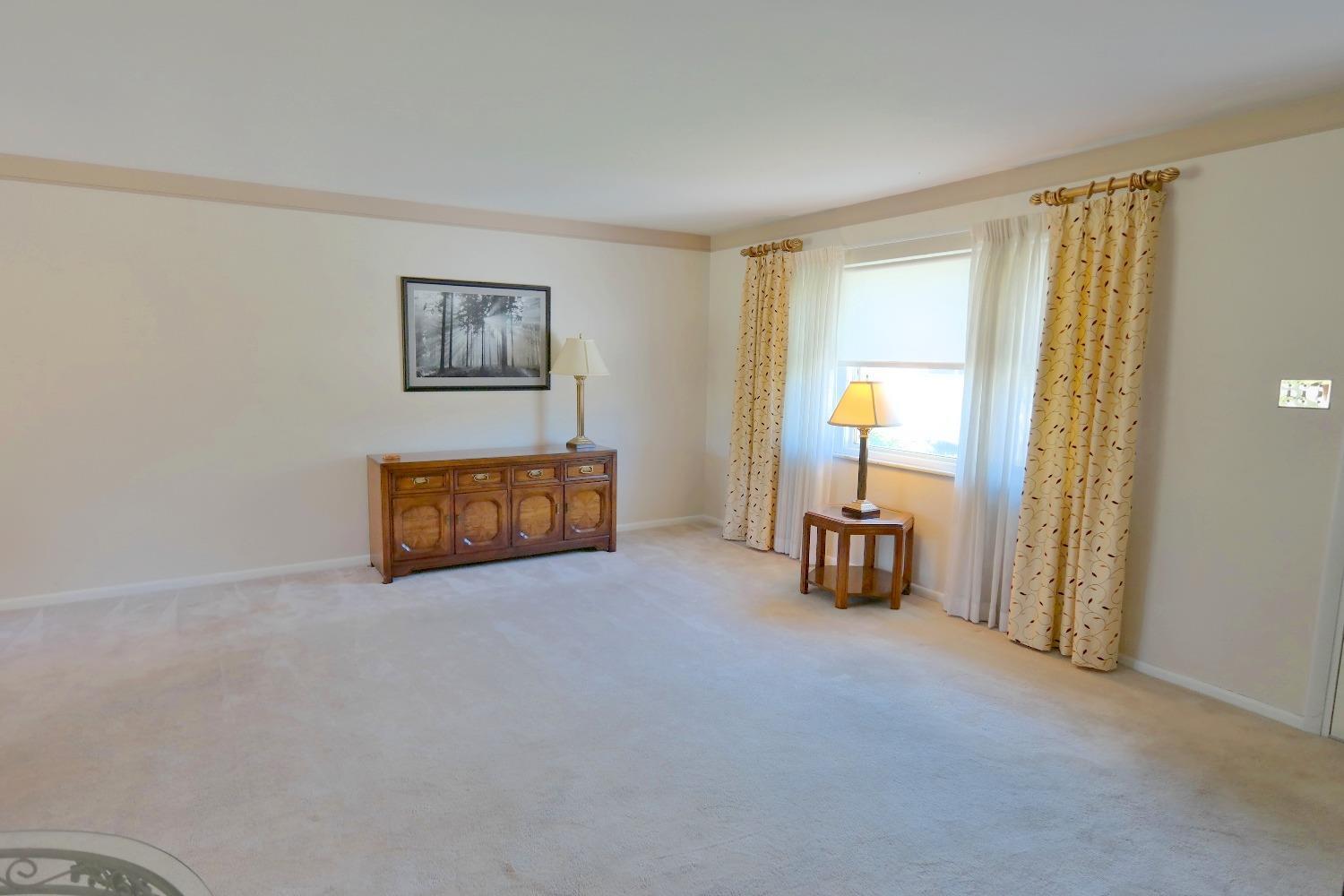 5802 Lawrence Road Cincinnati, OH 45248 - Photo 4 of 29