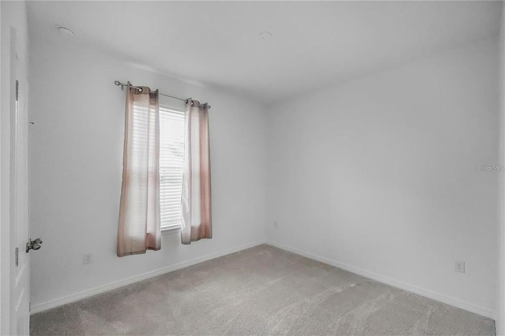 7047 Oxbow Road Minneola, FL 34715 - Photo 20 of 33 an empty room with windows