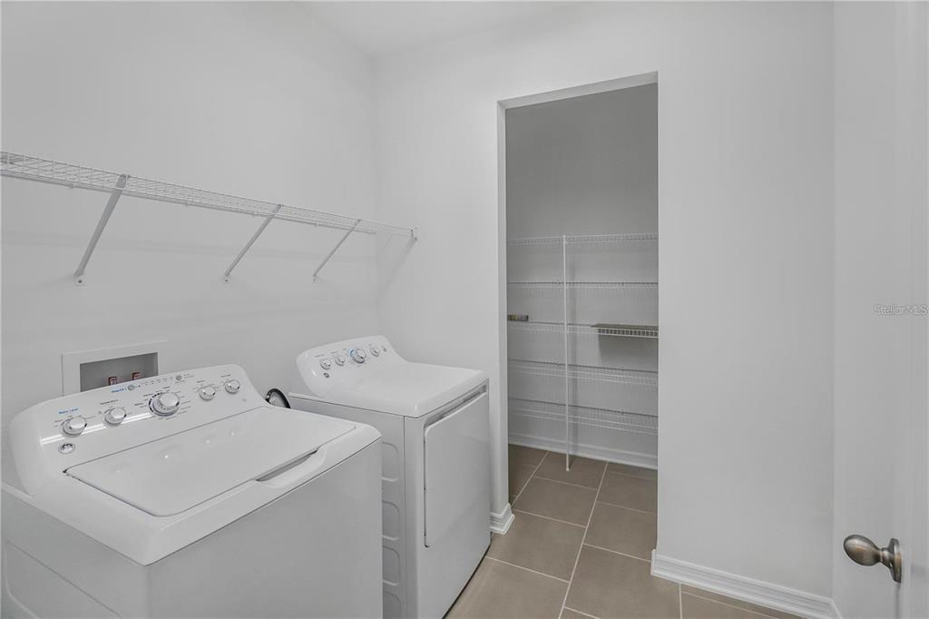 7047 Oxbow Road Minneola, FL 34715 - Photo 22 of 33 a utility room with dryer and washer