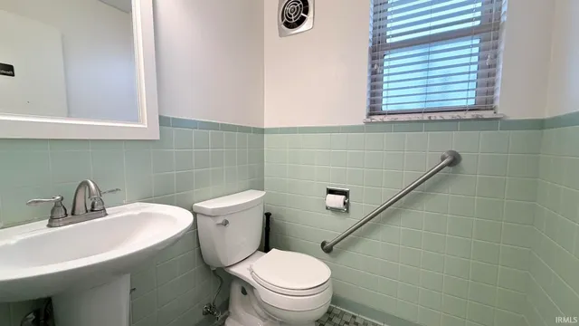 $199,000 | 801 North Weinbach Avenue, Evansville, IN 47711