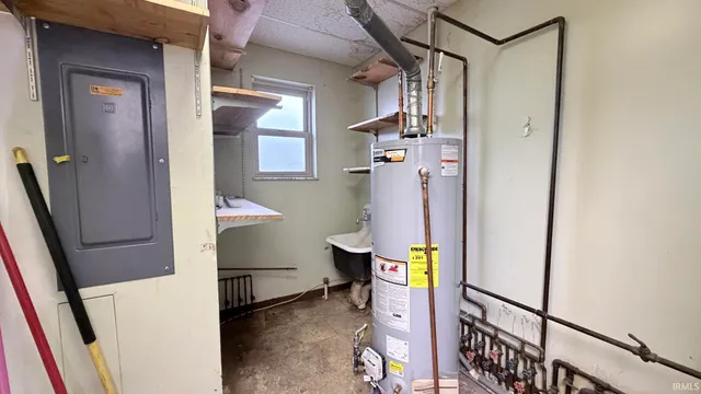 $199,000 | 801 North Weinbach Avenue, Evansville, IN 47711