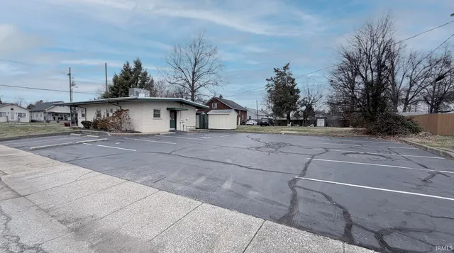 $199,000 | 801 North Weinbach Avenue, Evansville, IN 47711