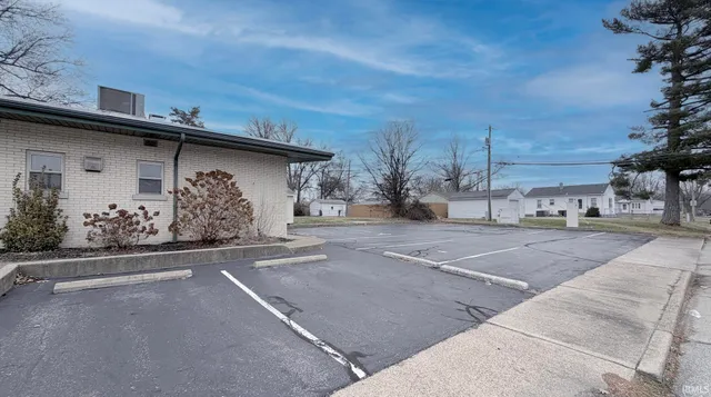 $199,000 | 801 North Weinbach Avenue, Evansville, IN 47711