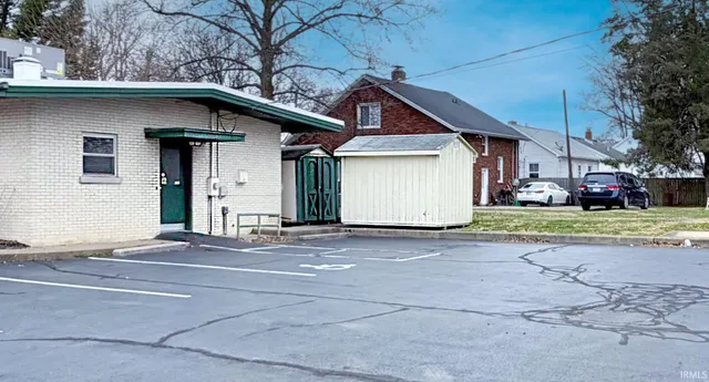 $199,000 | 801 North Weinbach Avenue, Evansville, IN 47711