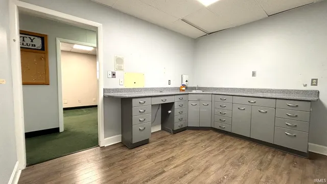 $199,000 | 801 North Weinbach Avenue, Evansville, IN 47711