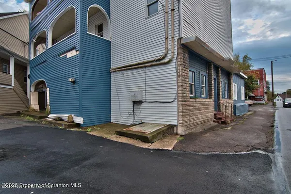 $825 | 401 South Valley Avenue, Olyphant, PA 18447