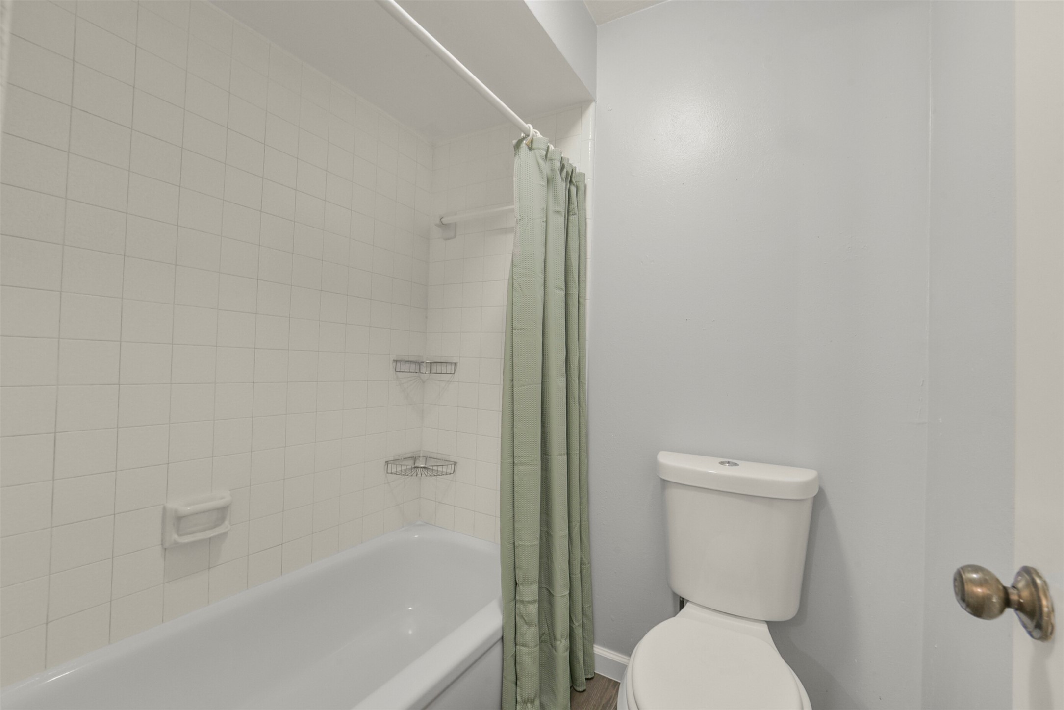 8343 Waynemer Way Houston, TX 77040 - Photo 30 of 38 Secondary bathroom