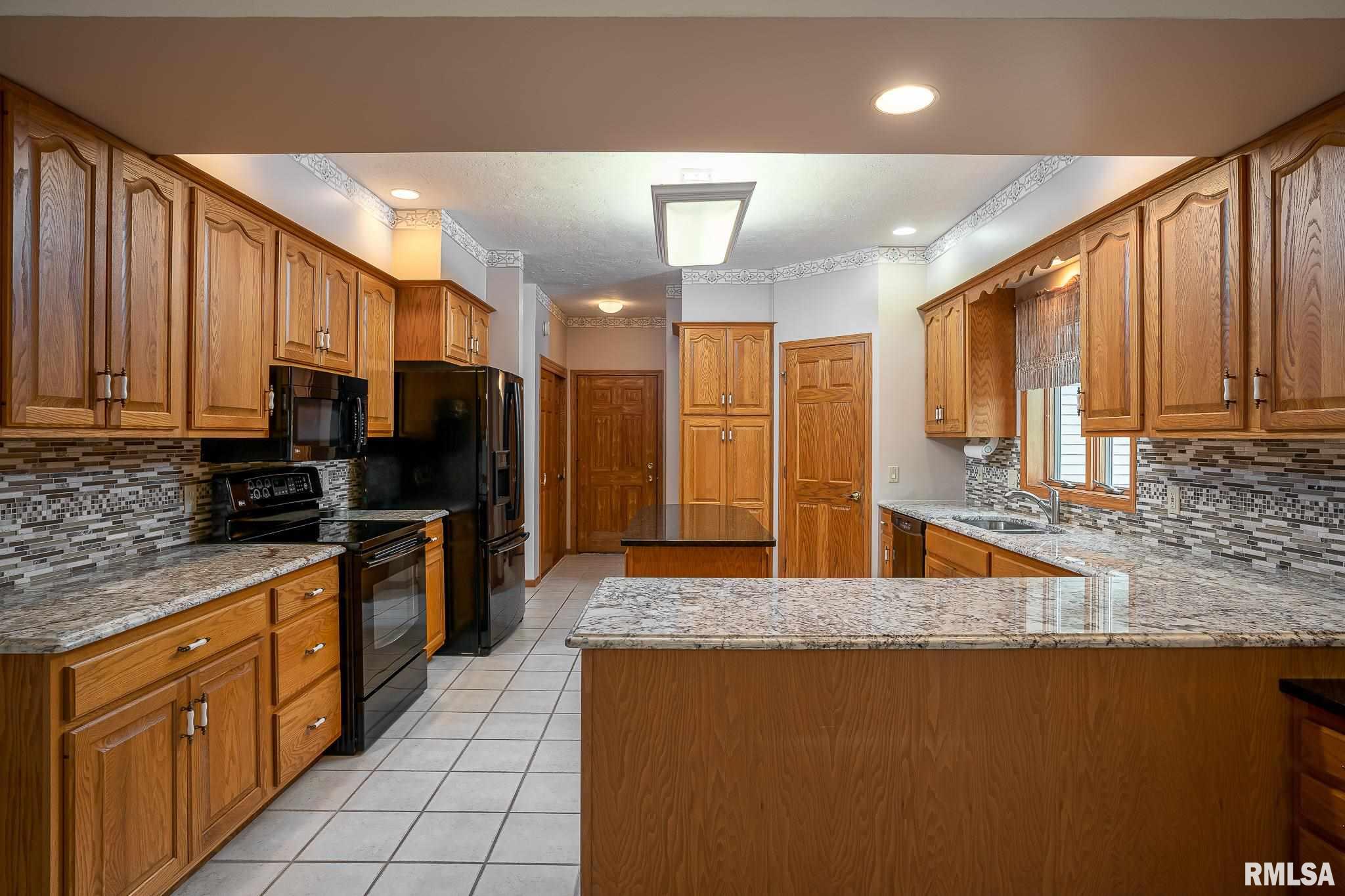 4419 Fairhaven Road Davenport, IA 52807 - Photo 10 of 29 Gallery Image 10