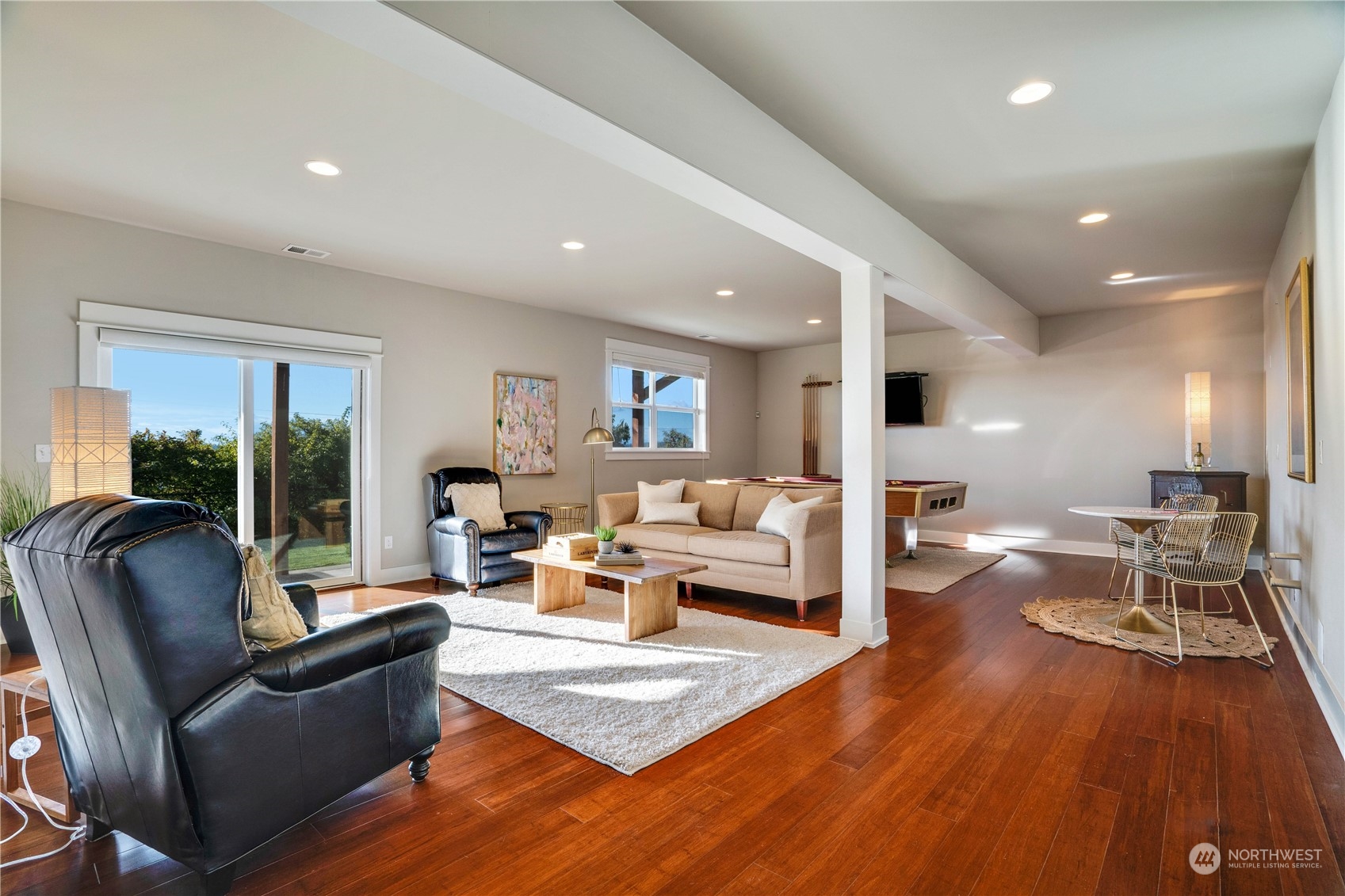 622 North Fernside Drive Tacoma, WA 98406 - Photo 30 of 40 a living room with furniture and a table
