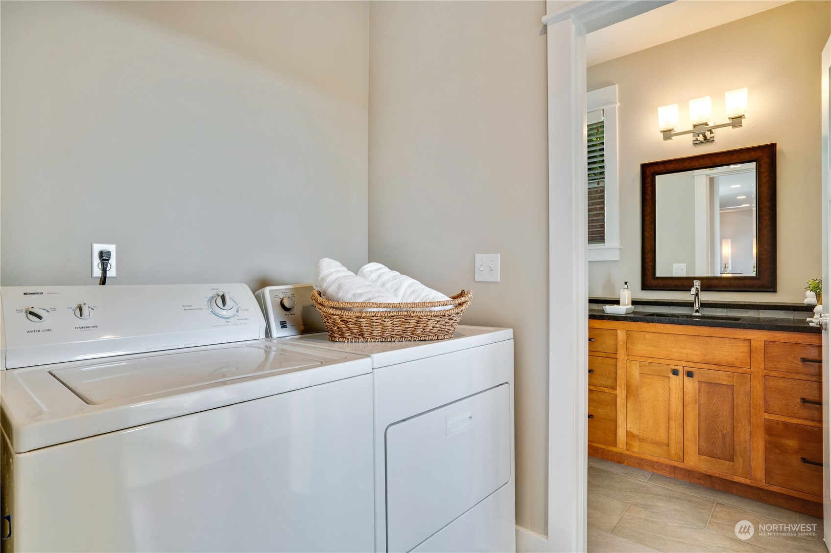 622 North Fernside Drive Tacoma, WA 98406 - Photo 35 of 40 a utility room with dryer and washer