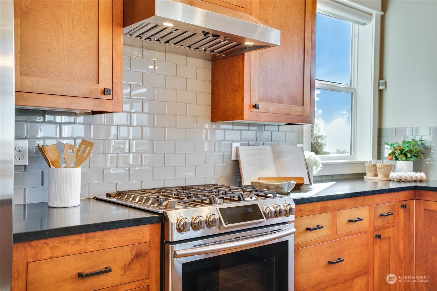 622 North Fernside Drive Tacoma, WA 98406 - Photo 9 of 40 a kitchen with granite countertop a stove and a sink