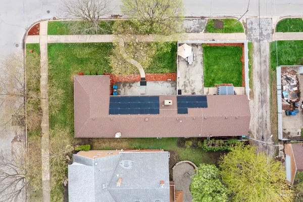 $389,900 | 3850 West 93rd Street, Evergreen Park, IL 60805