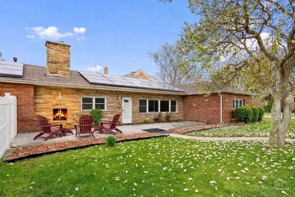 $389,900 | 3850 West 93rd Street, Evergreen Park, IL 60805