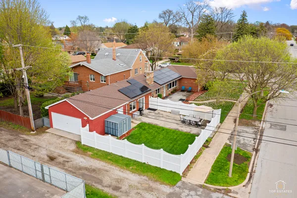 $389,900 | 3850 West 93rd Street, Evergreen Park, IL 60805