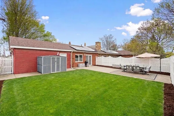 $389,900 | 3850 West 93rd Street, Evergreen Park, IL 60805