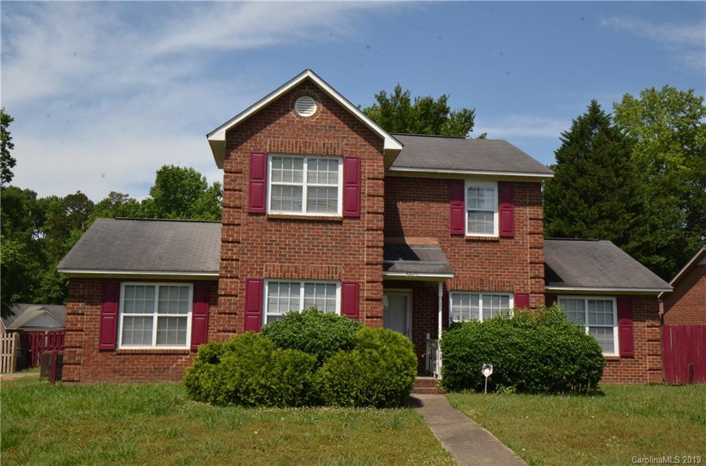 5601 Sunpath Circle Charlotte, NC 28269 - Photo 1 of 15 front view of a house with a yard
