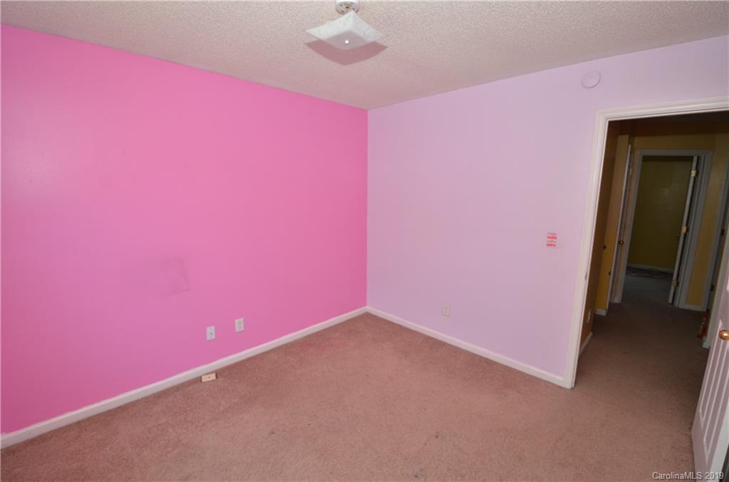 5601 Sunpath Circle Charlotte, NC 28269 - Photo 12 of 15