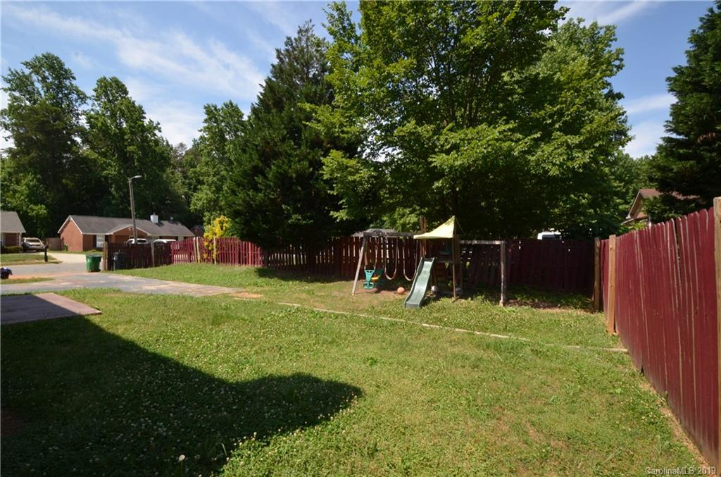 5601 Sunpath Circle Charlotte, NC 28269 - Photo 15 of 15 a view of a park