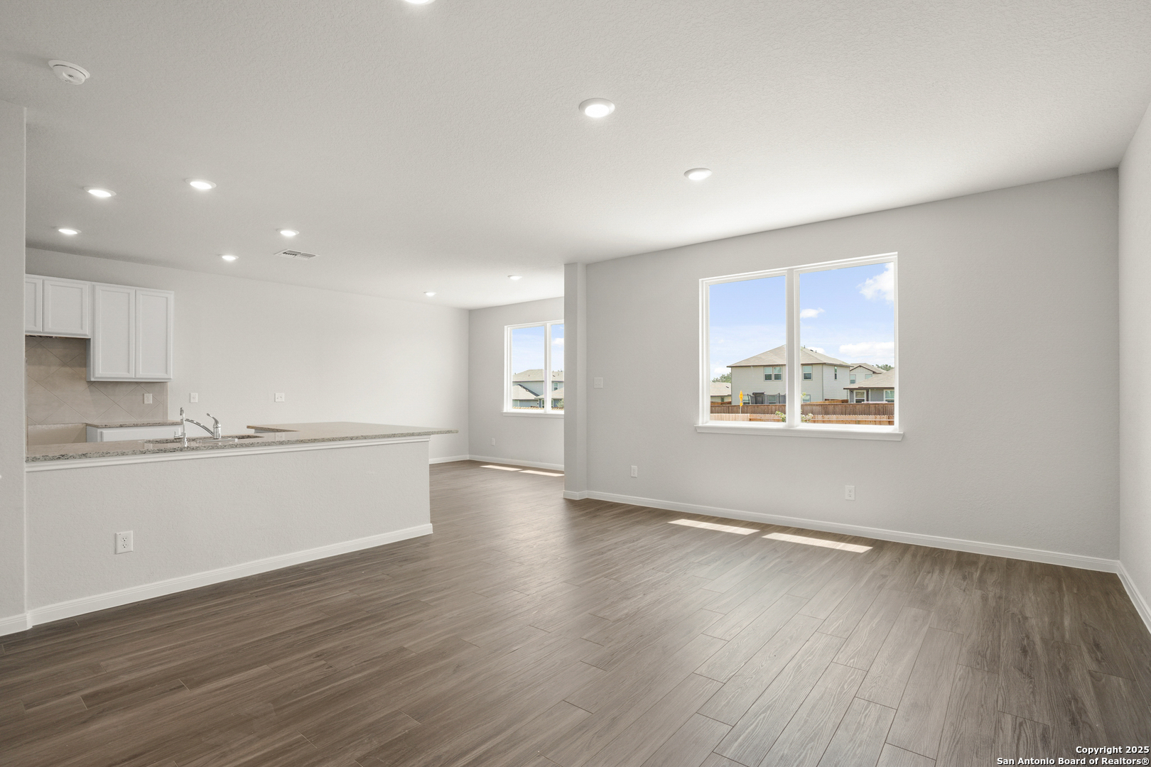 13632 Helton Pass St. Hedwig, TX 78152 - Photo 4 of 33