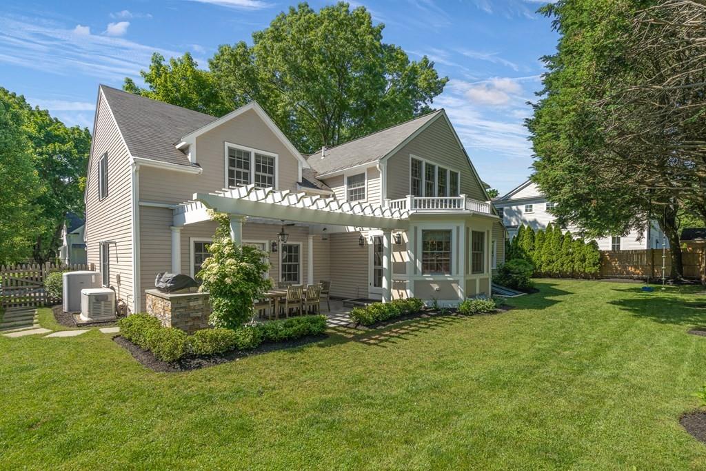 42 Richland Road Wellesley, MA 02481 - Photo 3 of 24