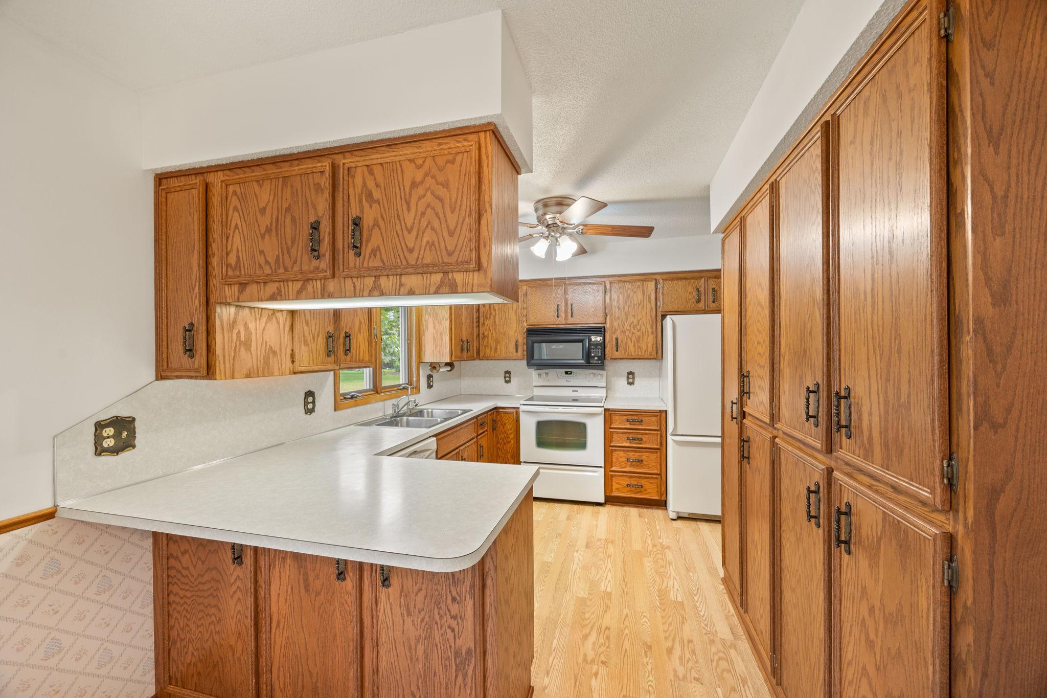 318 Stoney Point Road Southwest Hutchinson, MN 55350 - Photo 4 of 15 Gallery Image 4