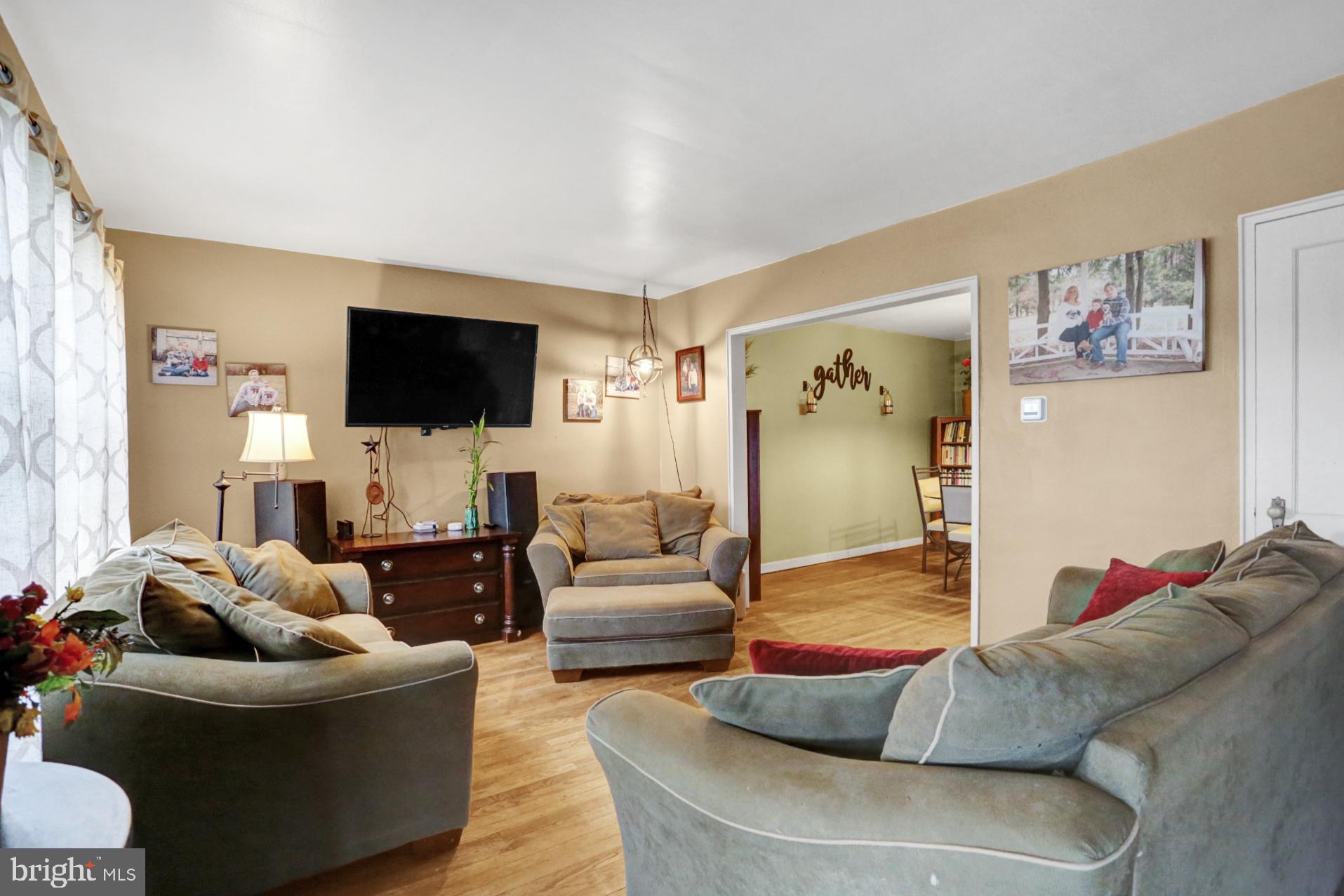 320 Sycamore Road Reading, PA 19611 - Photo 3 of 20 Living Room