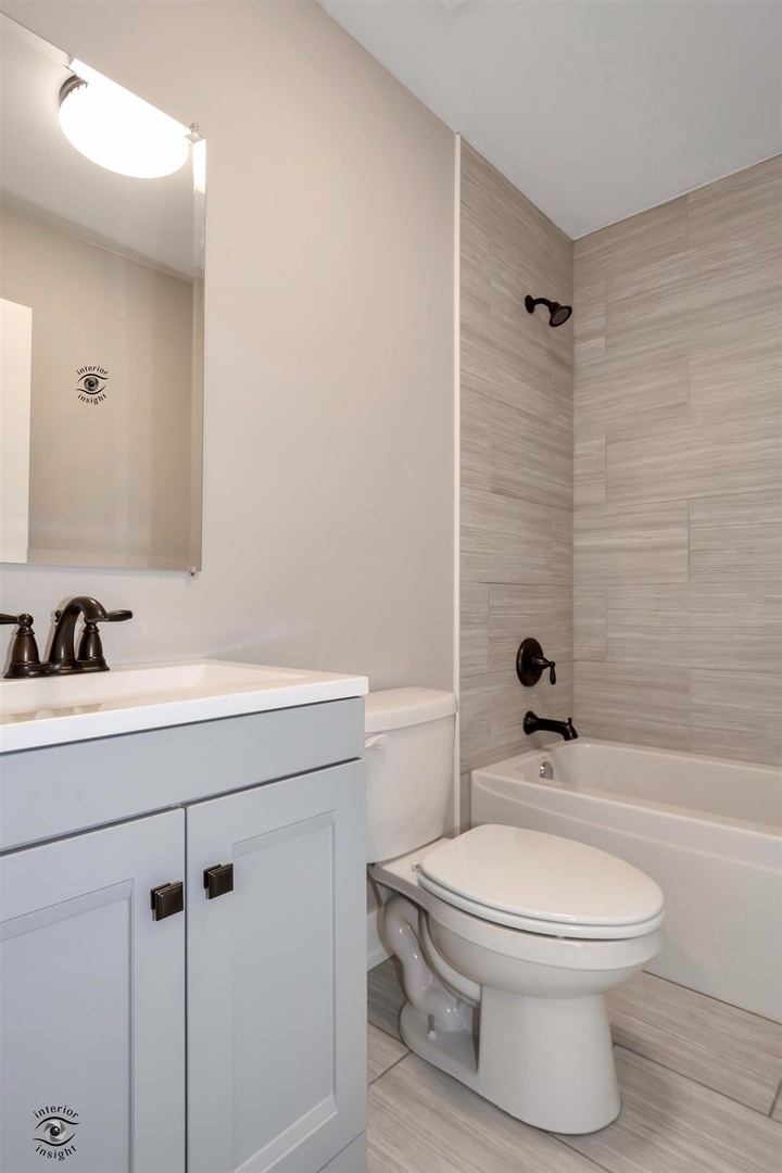 4997 Ribbon Drive Monee, IL 60449 - Photo 24 of 28 a bathroom with a toilet a sink a mirror and bathtub