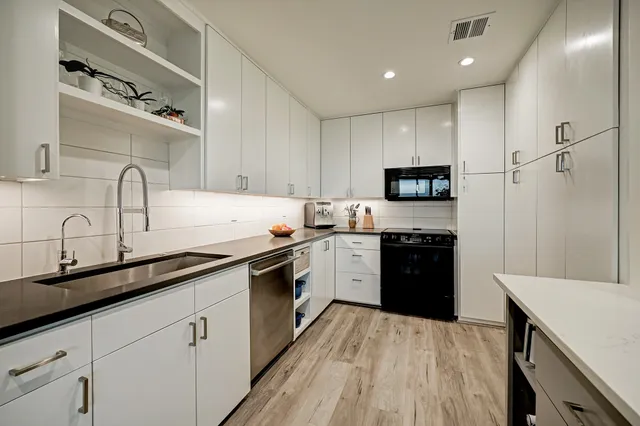 $4,225 | 2200 Willowick Road, Unit 4E, Houston, TX 77027