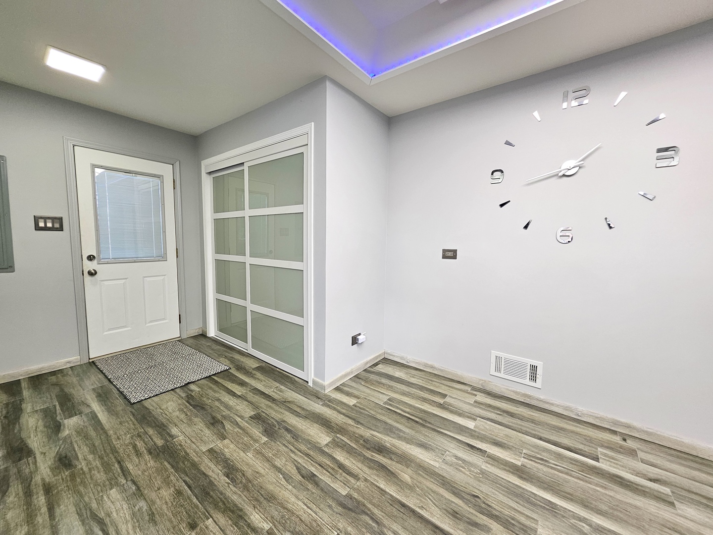 7806 West 83rd Street Bridgeview, IL 60455 - Photo 12 of 53 a view of an empty room