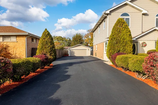 $399,900 | 7806 West 83rd Street, Bridgeview, IL 60455