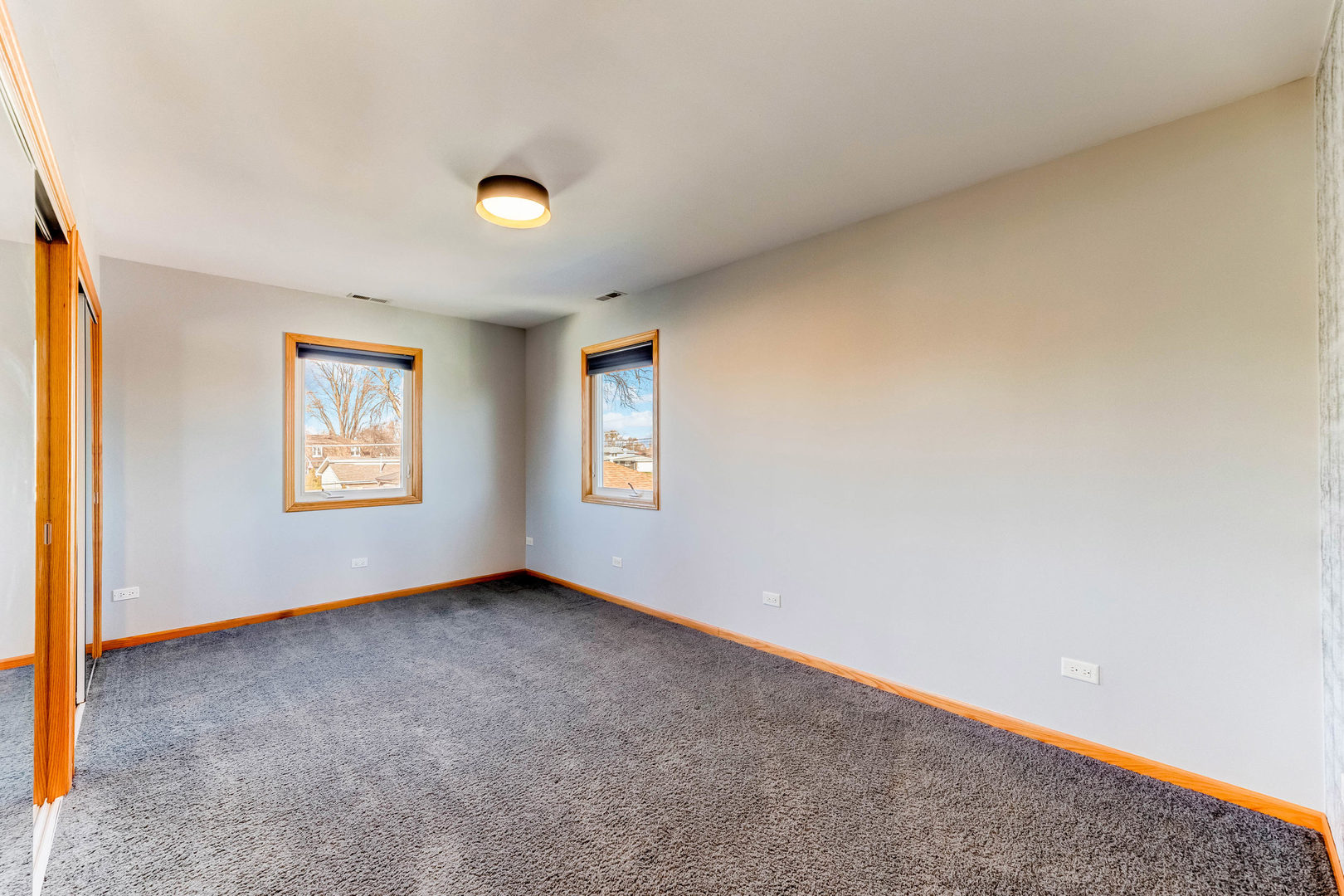 7806 West 83rd Street Bridgeview, IL 60455 - Photo 25 of 53 an empty room with windows