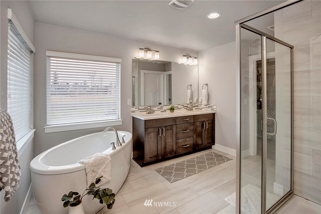 20403 South Danvers Road, Unit B Lynnwood, WA 98036 - Photo 20 of 29 a bathroom with a tub sink and mirror